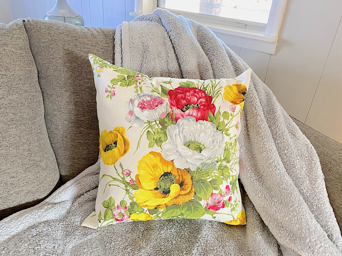How to Sew A Pillow Cover with a Zipper Tutorial for Beginners Easy
