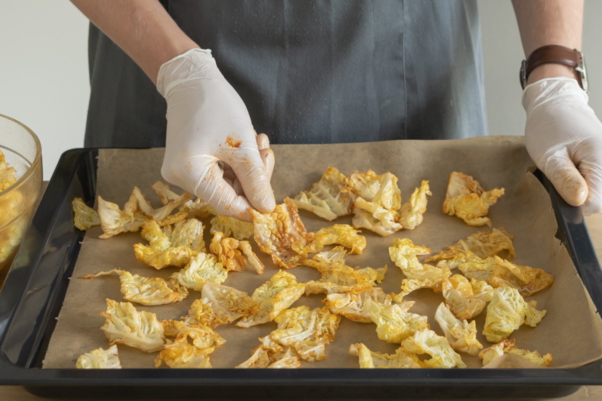Gesunde Wirsingchips aus dem Backofen Rezept eat.de