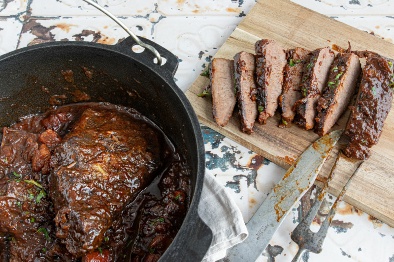Geschmorte Rinderbrust in kräftiger Rotweinsoße Rezept eat.de