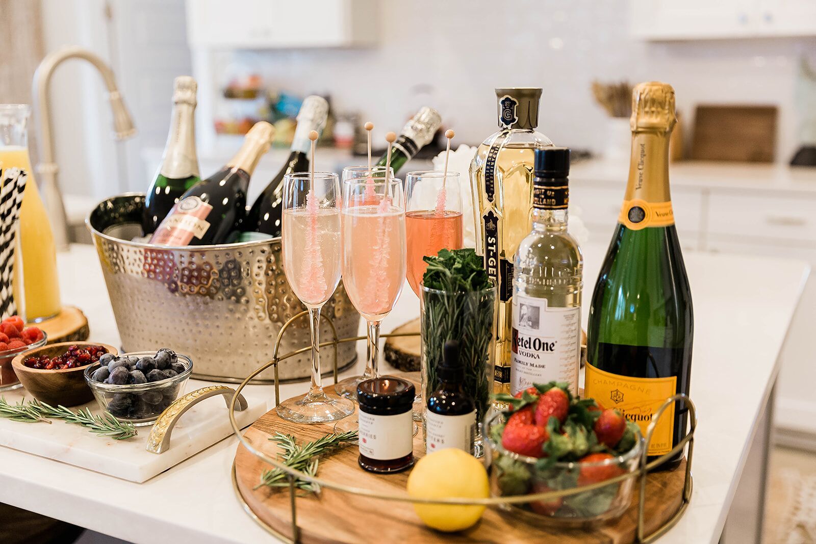 How to Create the Perfect Champagne Bar