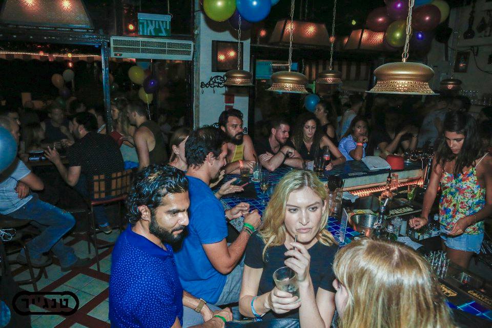 טנג'יר בר מרוקאי כיפי עם מסלולי שתיה משתלמים