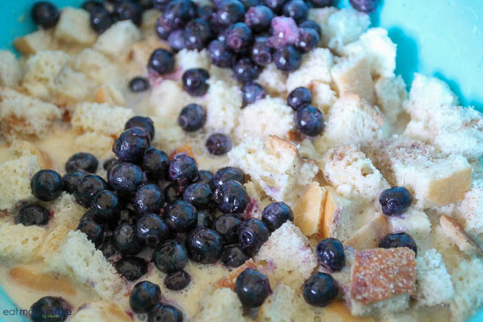 add blueberries to bread cubes