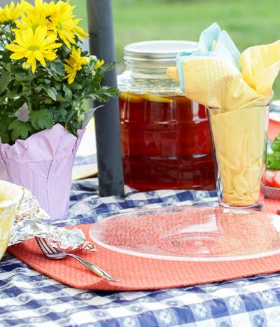 picnic table setting oudoors
