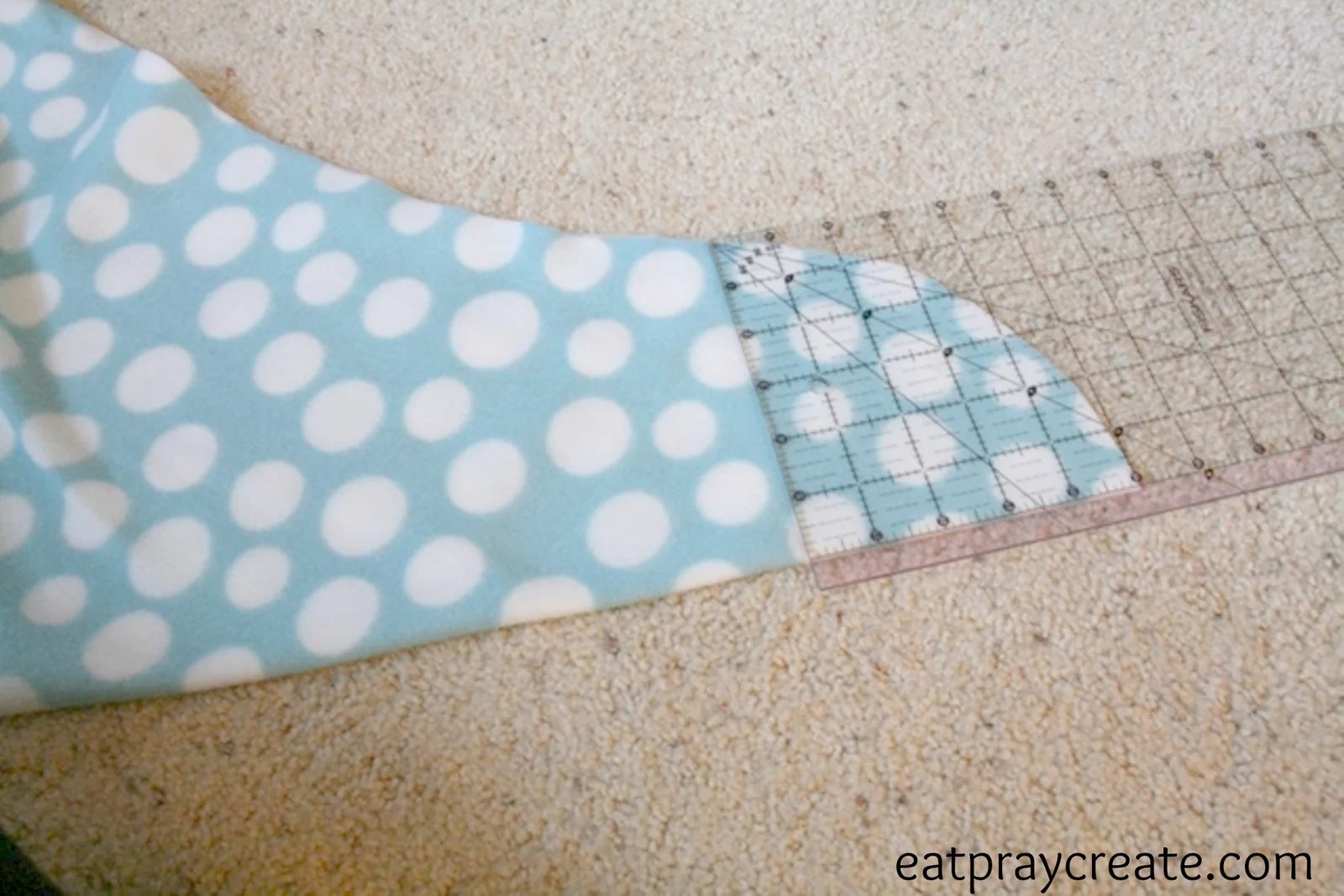 DIY Easy Car Seat Blanket Tutorial