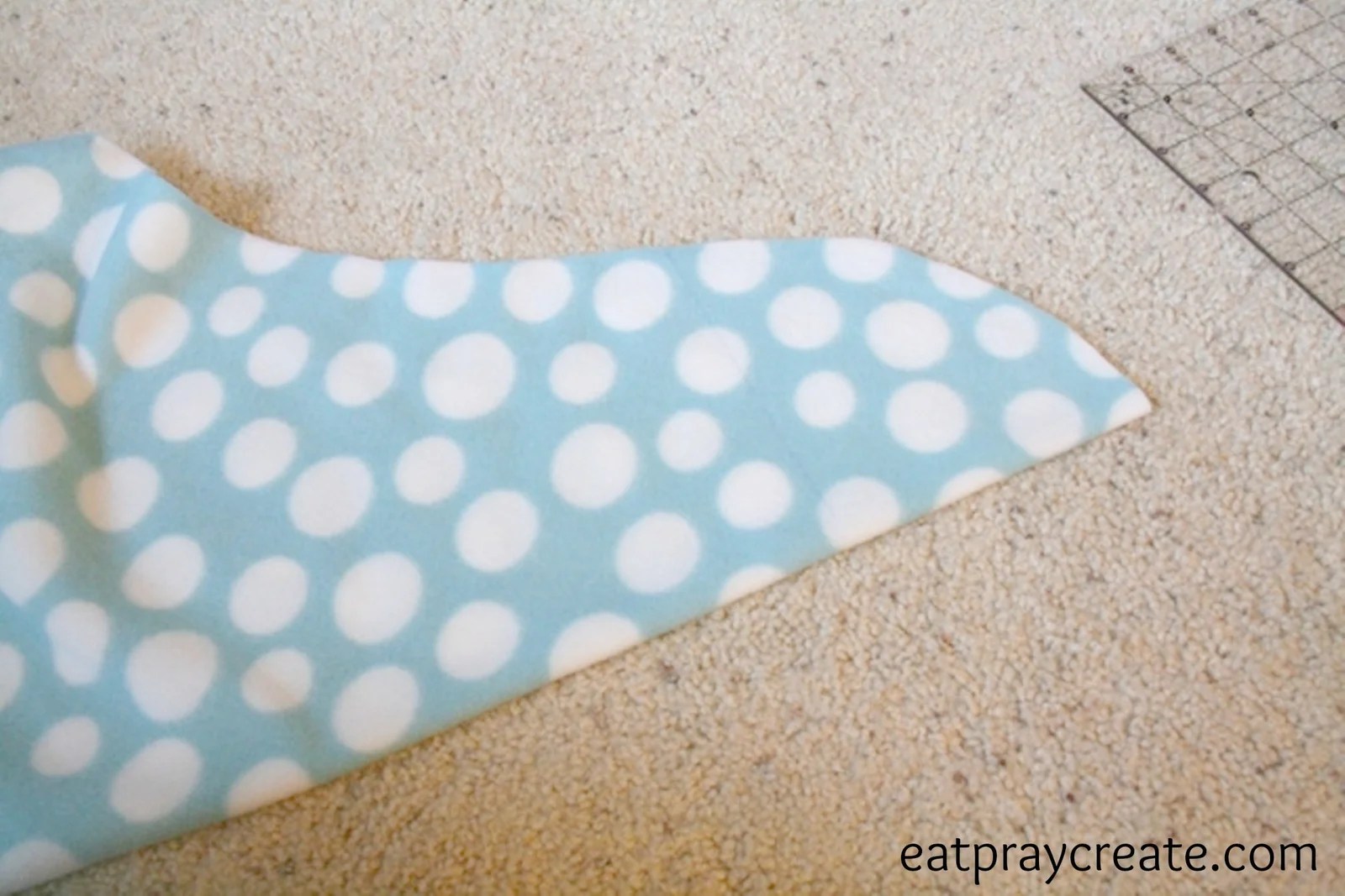 DIY Easy Car Seat Blanket Tutorial