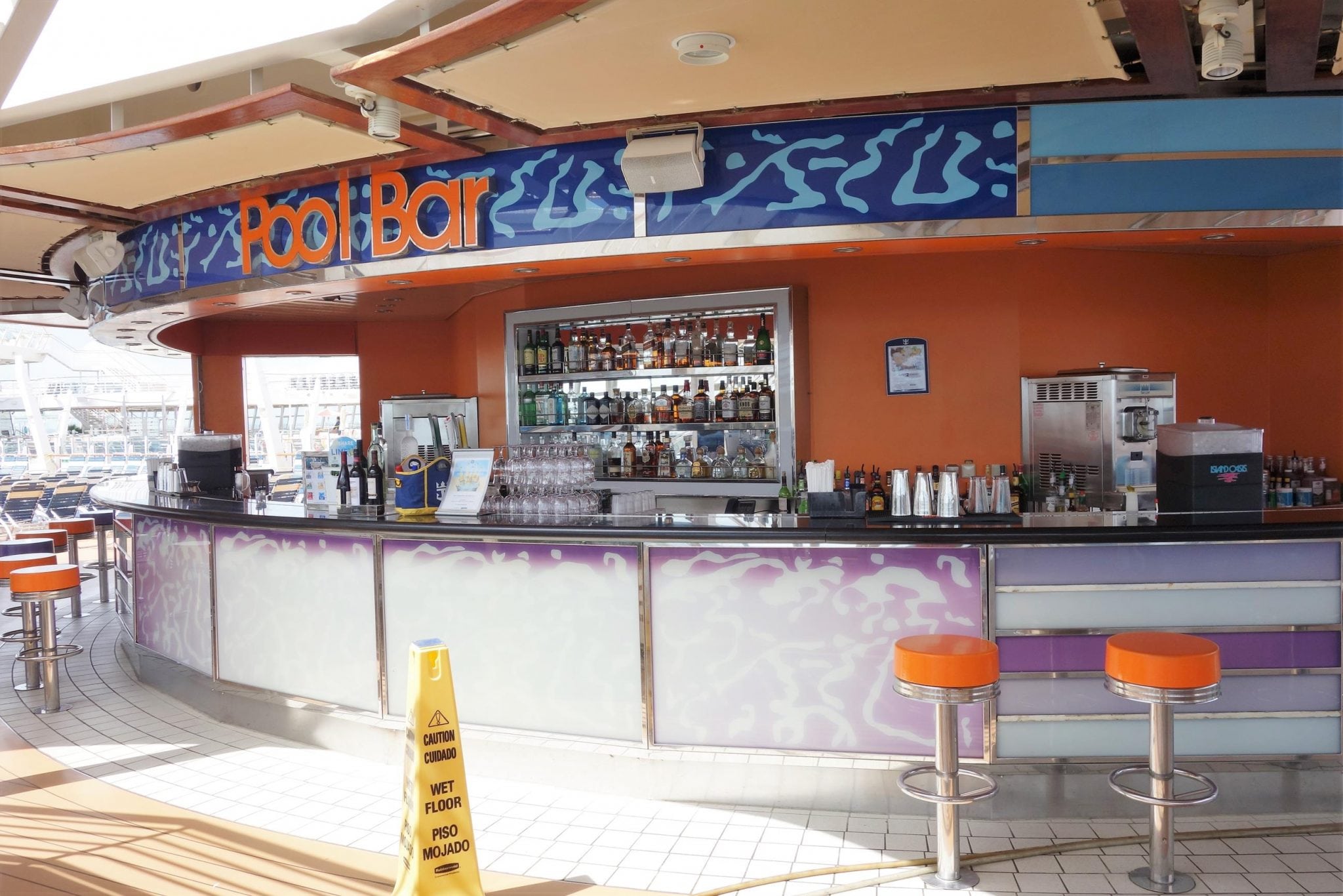 Our Complete Guide to the Oasis of the Seas Bars