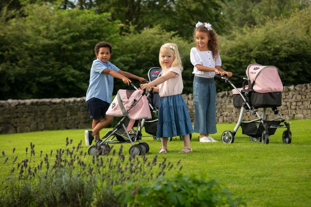 Single moms 5 benefits of roleplay in child development EAW