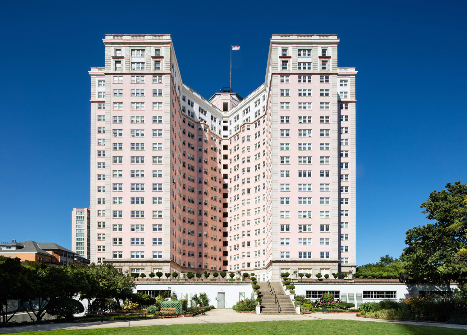 Edgewater Beach Apartments Live in History