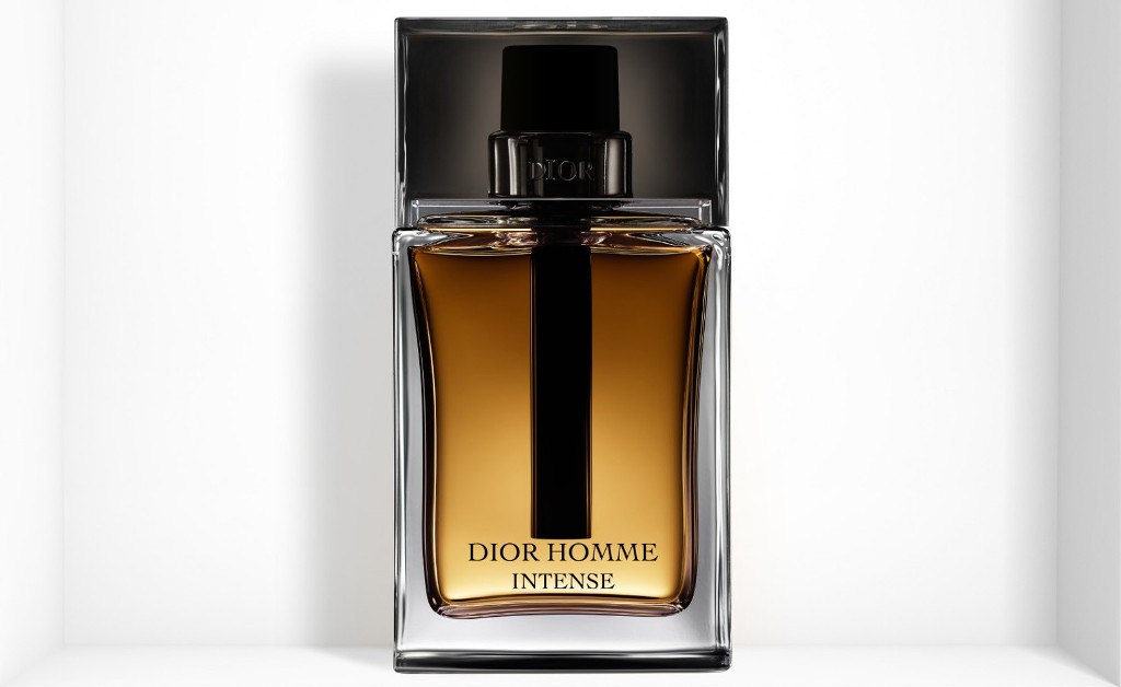 10 SEXY & LONG LASTING Men's Colognes Rated by WOMEN