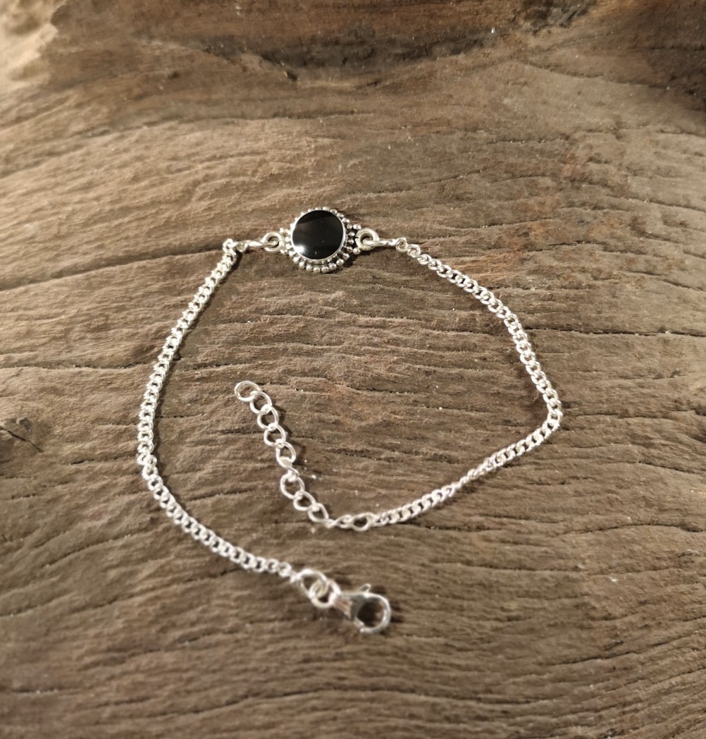 Round single stone bracelet The Ebor Jetworks