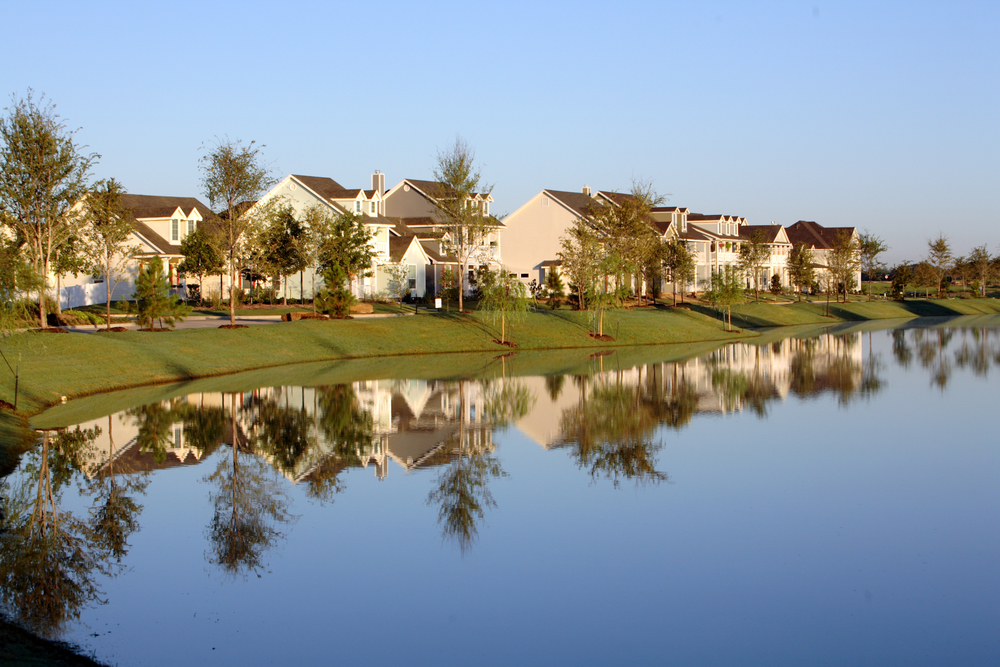 Understanding the Major Difference between HOA and HOA Management