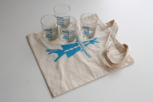 ローレンス・ウィナー「WATER IN MILK EXISTS WHISKEY GLASS」を買う｜現代アート販売(通販)のタグボート