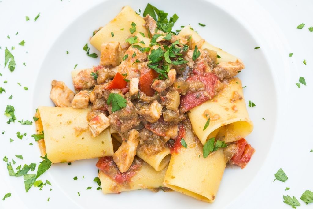 Food. Paccheri con pesce spada melenzane e pomodorini ècampania
