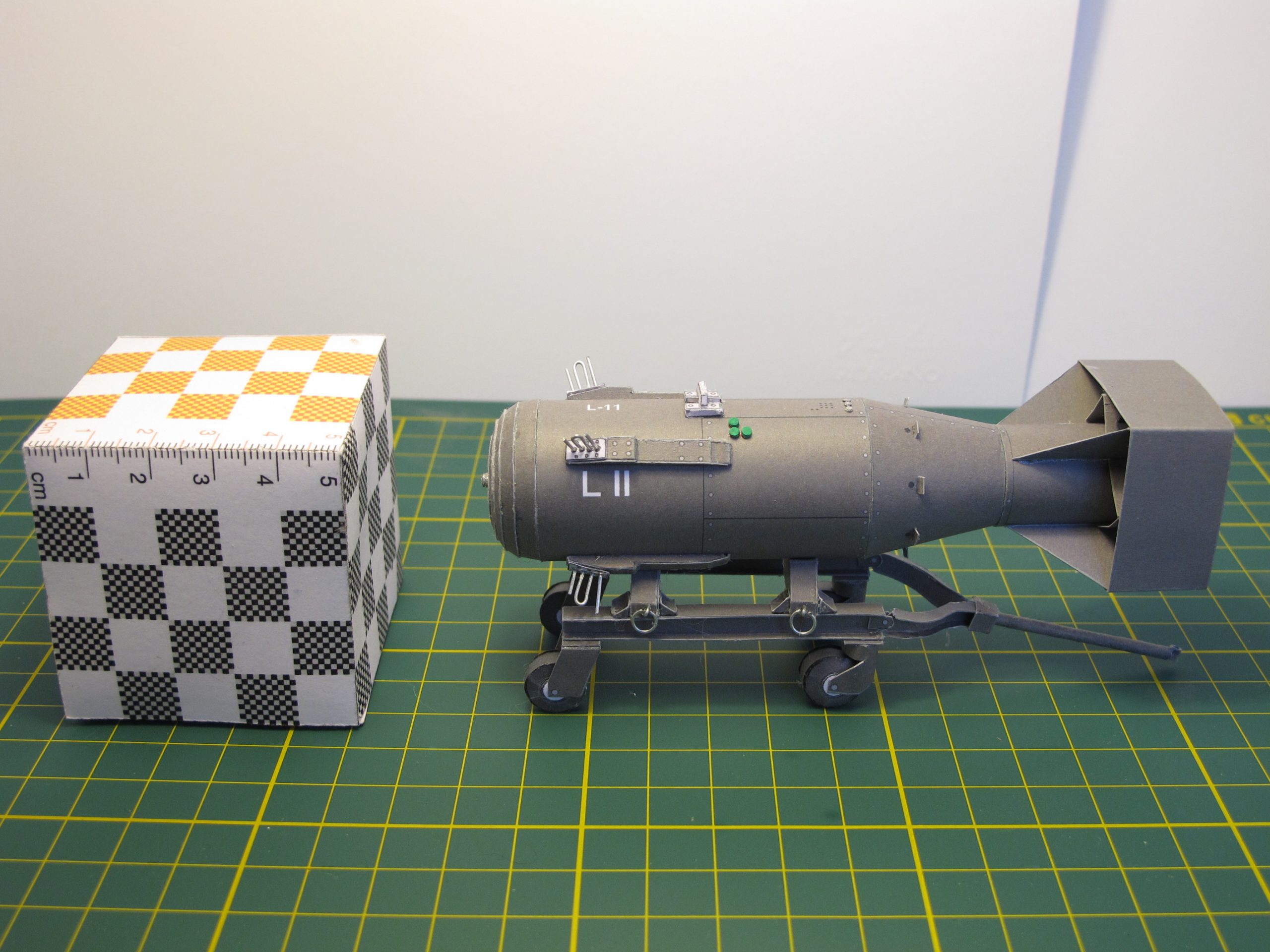 1/24 Little Boy Atomic Bomb Paper Model EcardModels