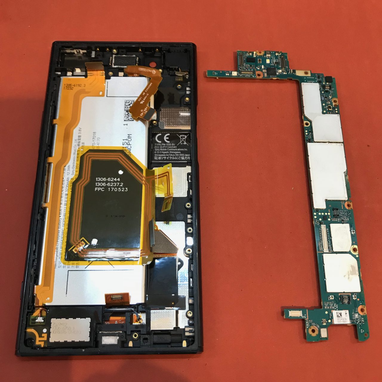 Sony Xperia Xz Premium So 04j Docomo 充電できない 基盤コネクタにクラック 基盤修理