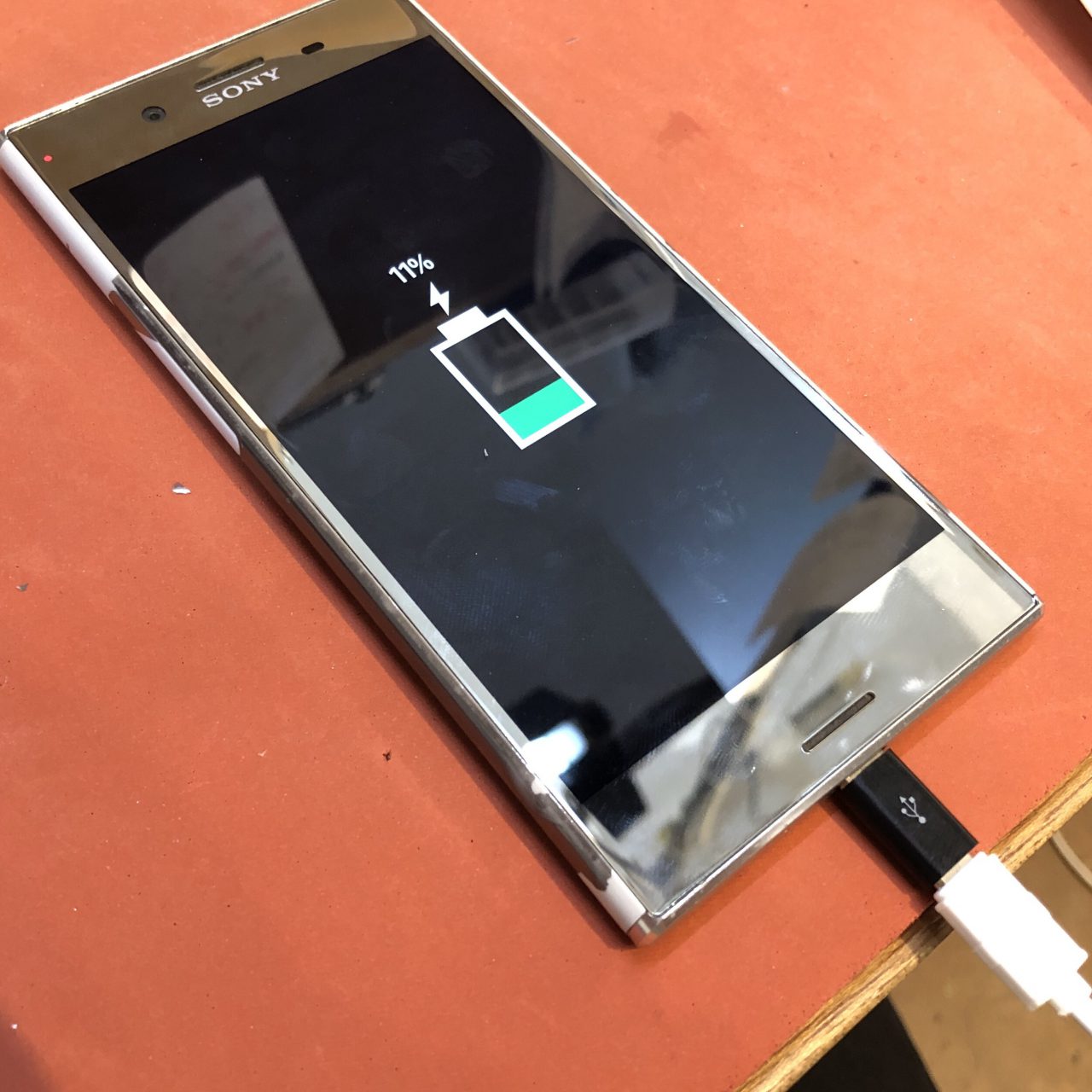 Sony Xperia Xz Premium So 04j Docomo 充電できない 基盤コネクタにクラック 流行病 基盤修理