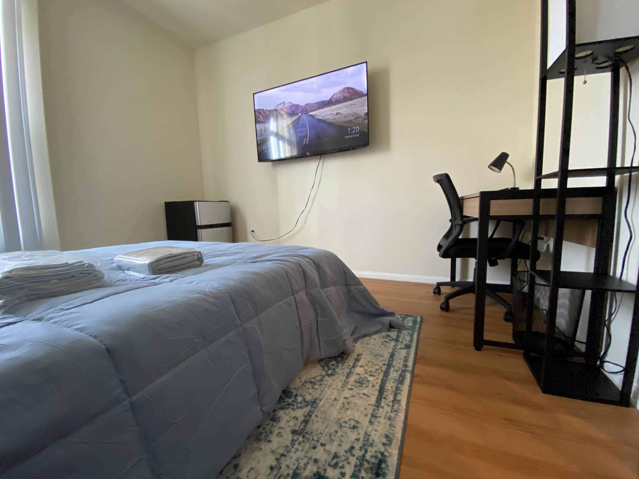 Private Luxury Room in Downtown Los Angeles Ecco