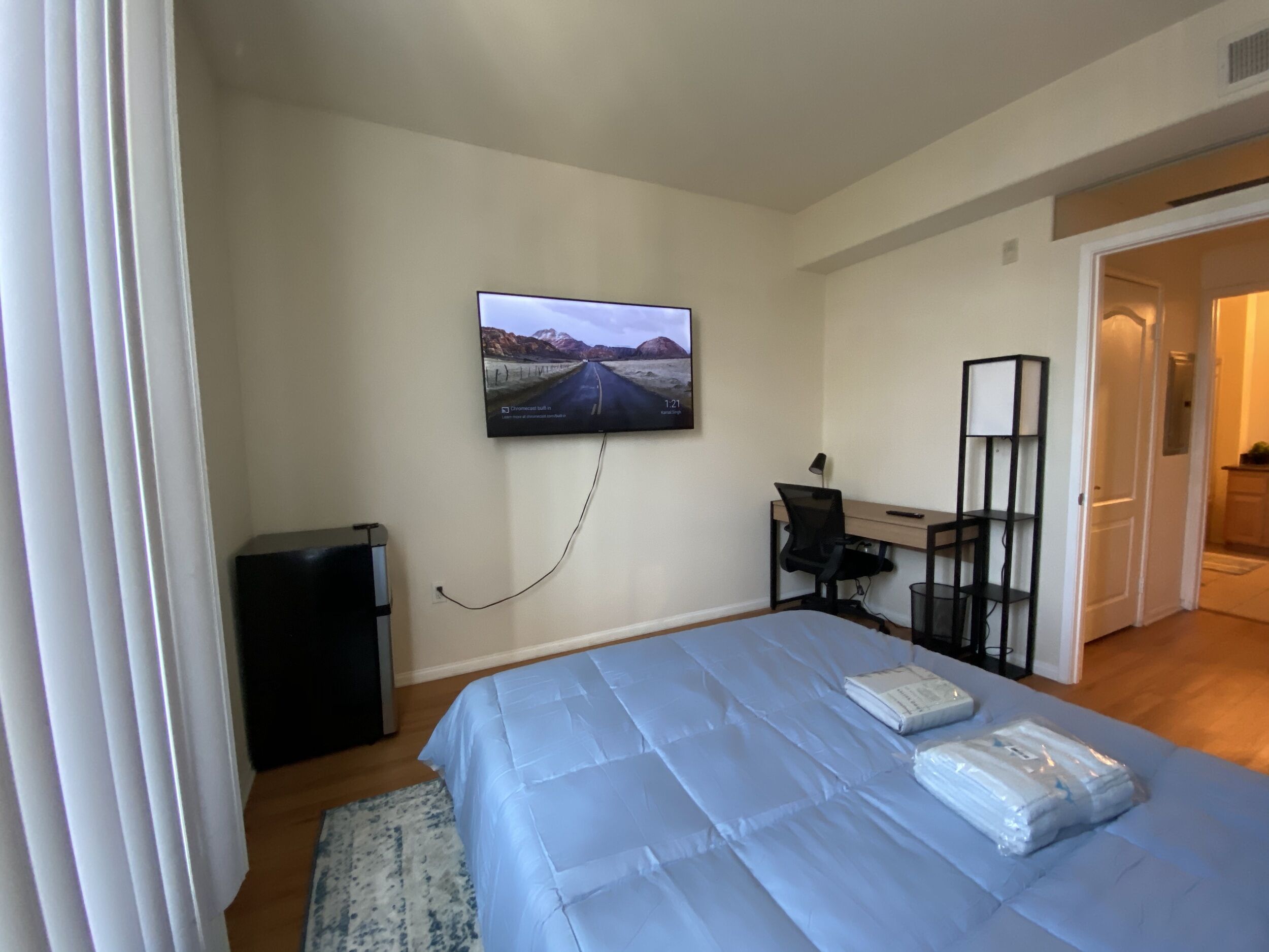 Private Luxury Room in Downtown Los Angeles Ecco