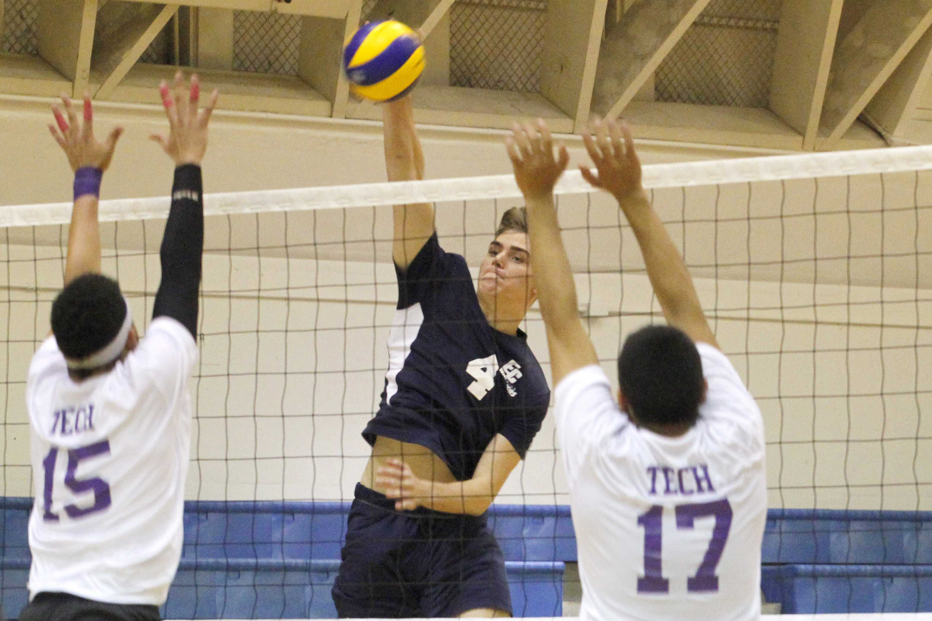 Bench players lead men's volleyball team to sweep over L.A. Trade Tech