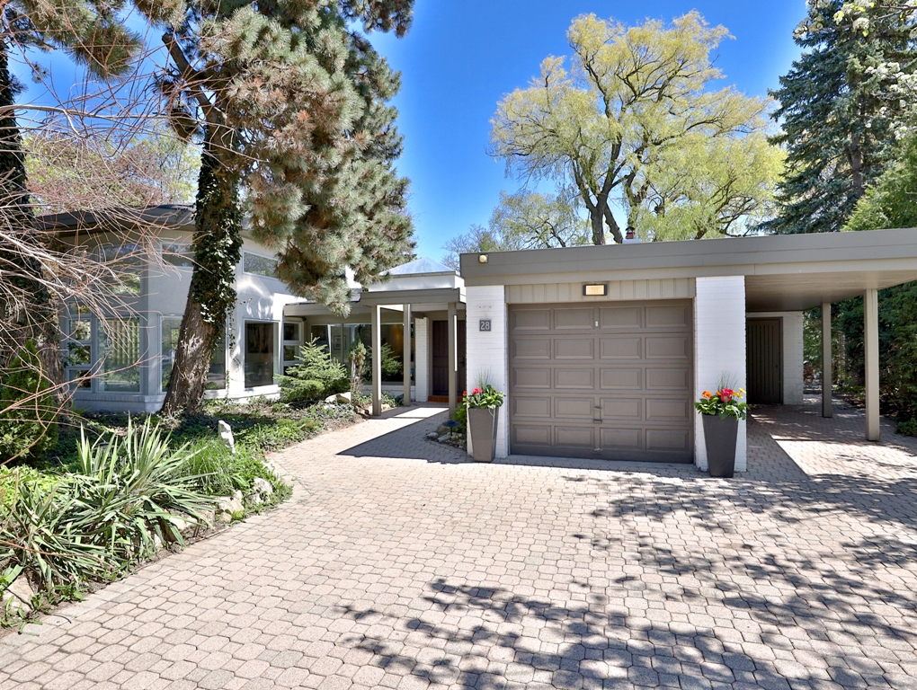 Banbury/Denlow/York Mills Ecko Jay Realty