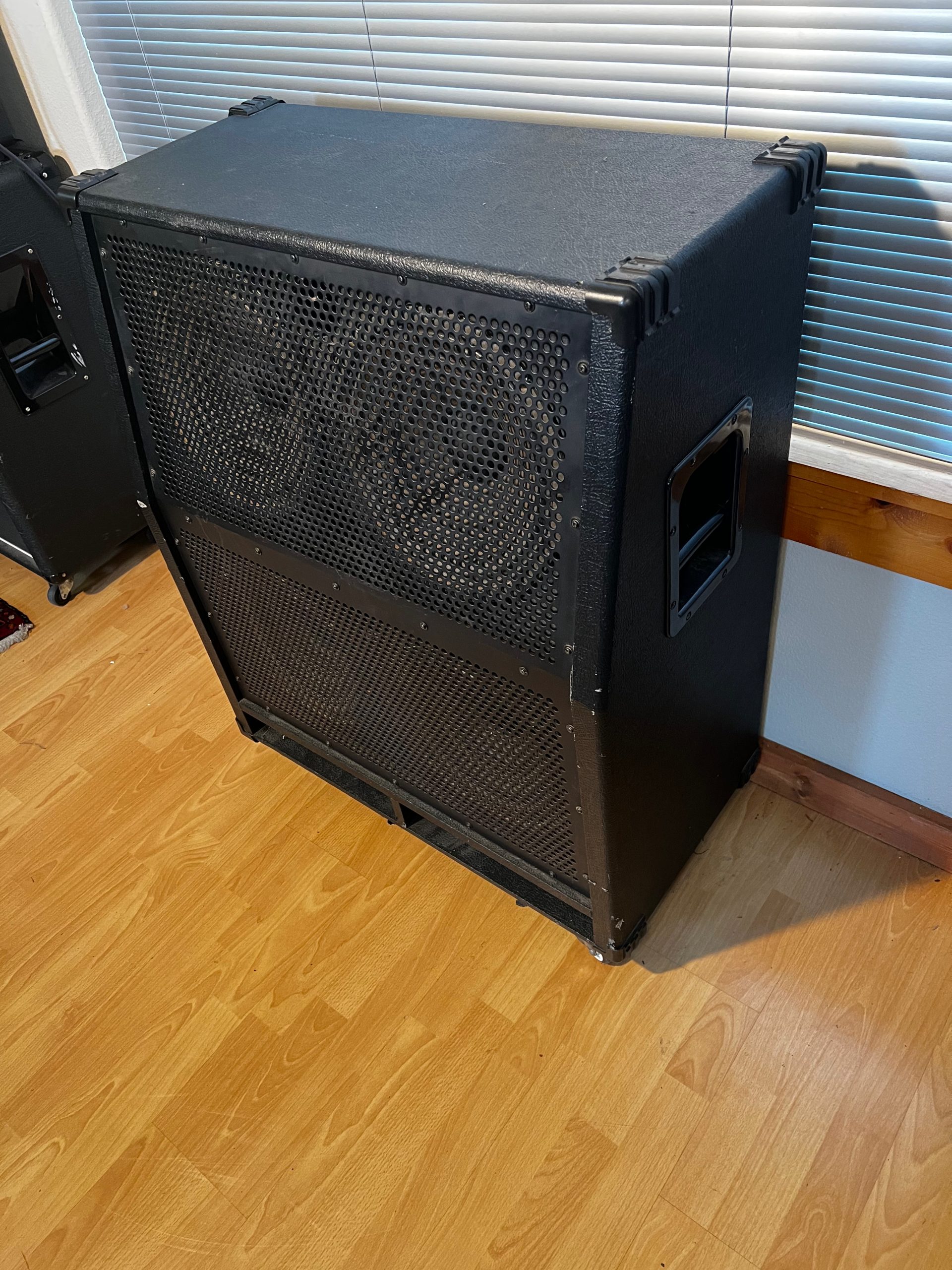 HWA MVT 2000S HEAVY METAL Ported Guitar 4x12" Stereo 8ohm, Mono