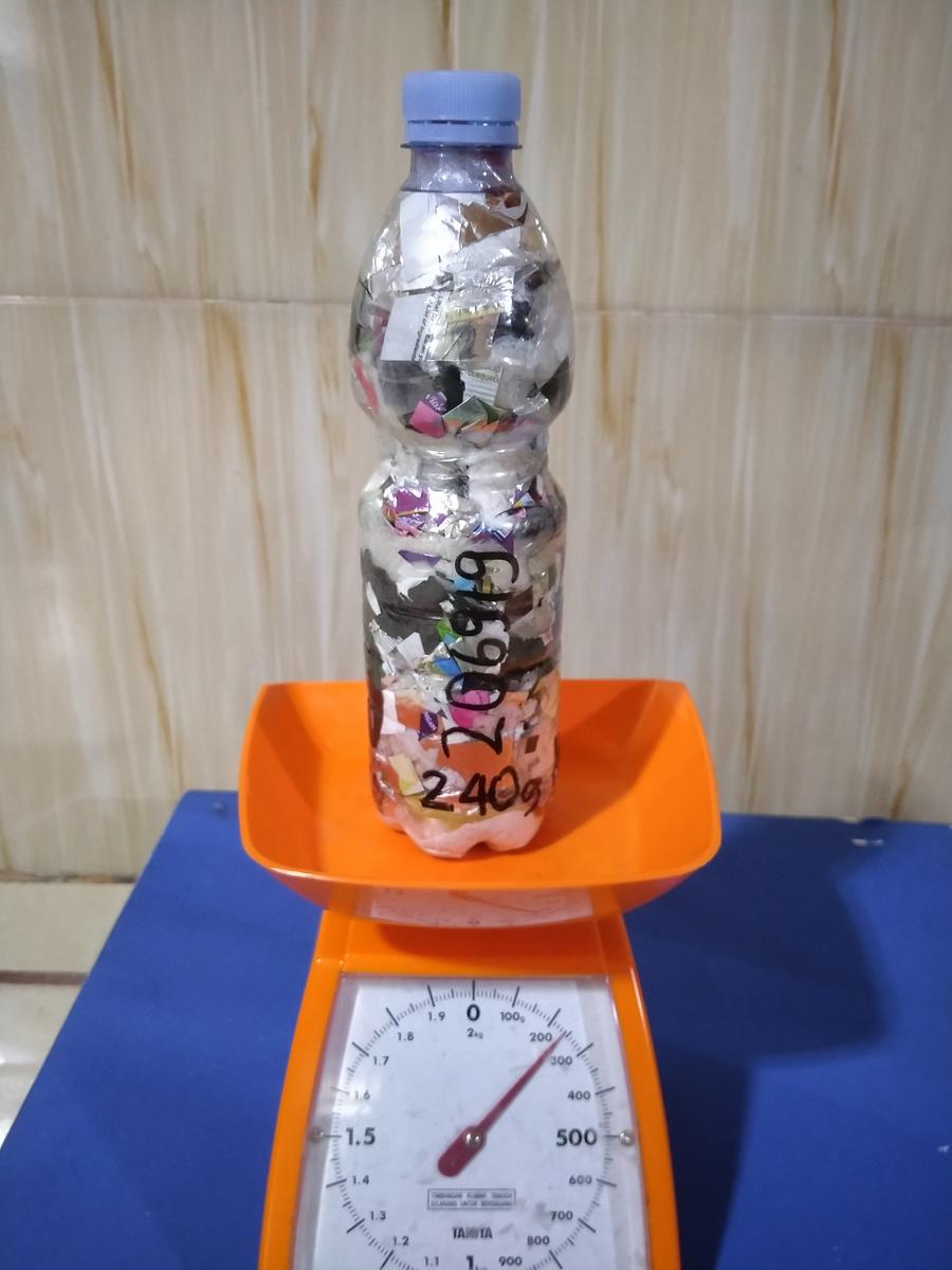 Ecobrick 206919 240g of plastic sequestered by Ahyatur Rahmania in