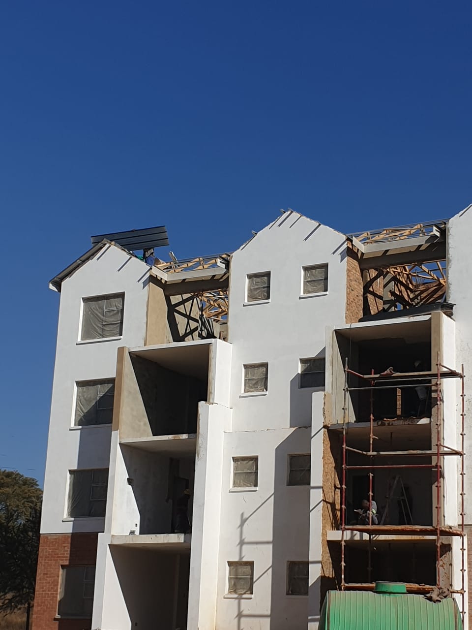 Complete roof solution for living units in Lombardy Meander development