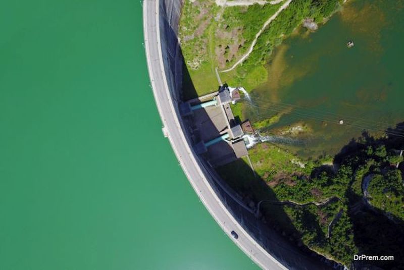 The good, the bad and the ugly about hydroelectricity