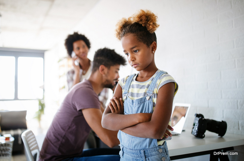 parents ignoring the child Ecofriend