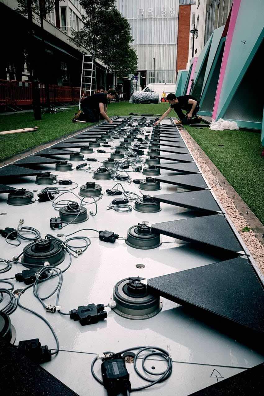 Pavegen, baldosas que generan energía limpia con cada pisada