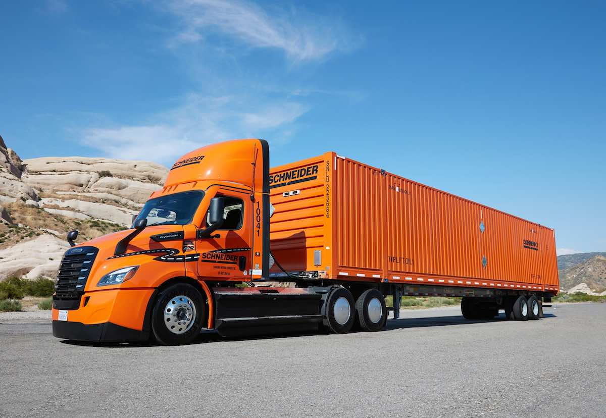 Los camiones eléctricos de Schneider son los primeros en superar el