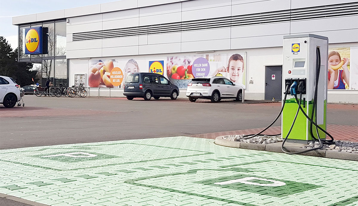 Lidl treibt Bau von ElektroautoLadesäulen voran