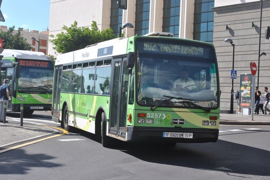 Tenerife, isla turística con un transporte que no está a la altura