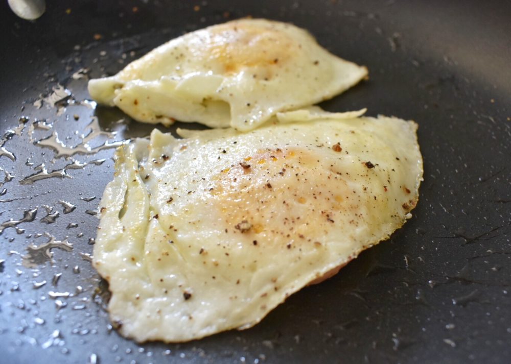 How to Cook Over Medium Eggs Economical Chef