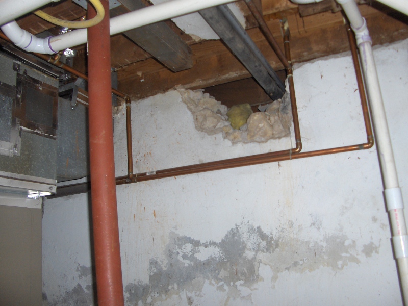 Insulating hot water pipes EcoRenovator