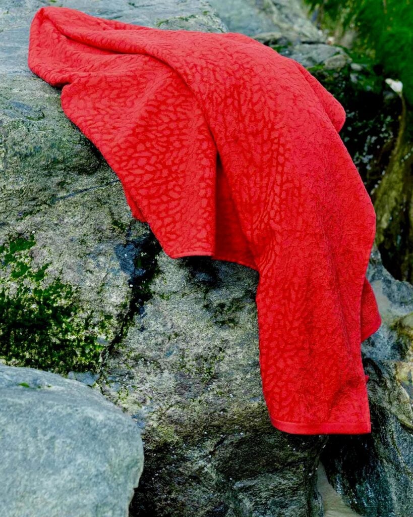 8 Sustainable Beach Towels for an Eco Summer [2024]