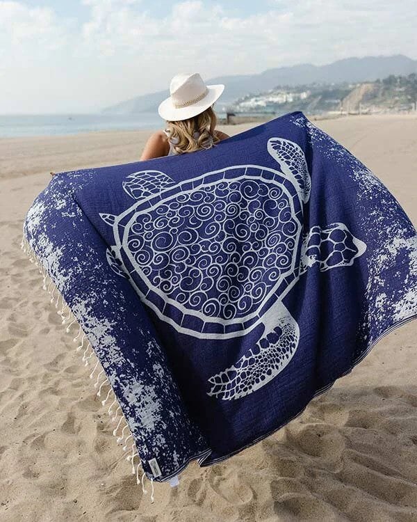8 Sustainable Beach Towels for an Eco Summer [2024]