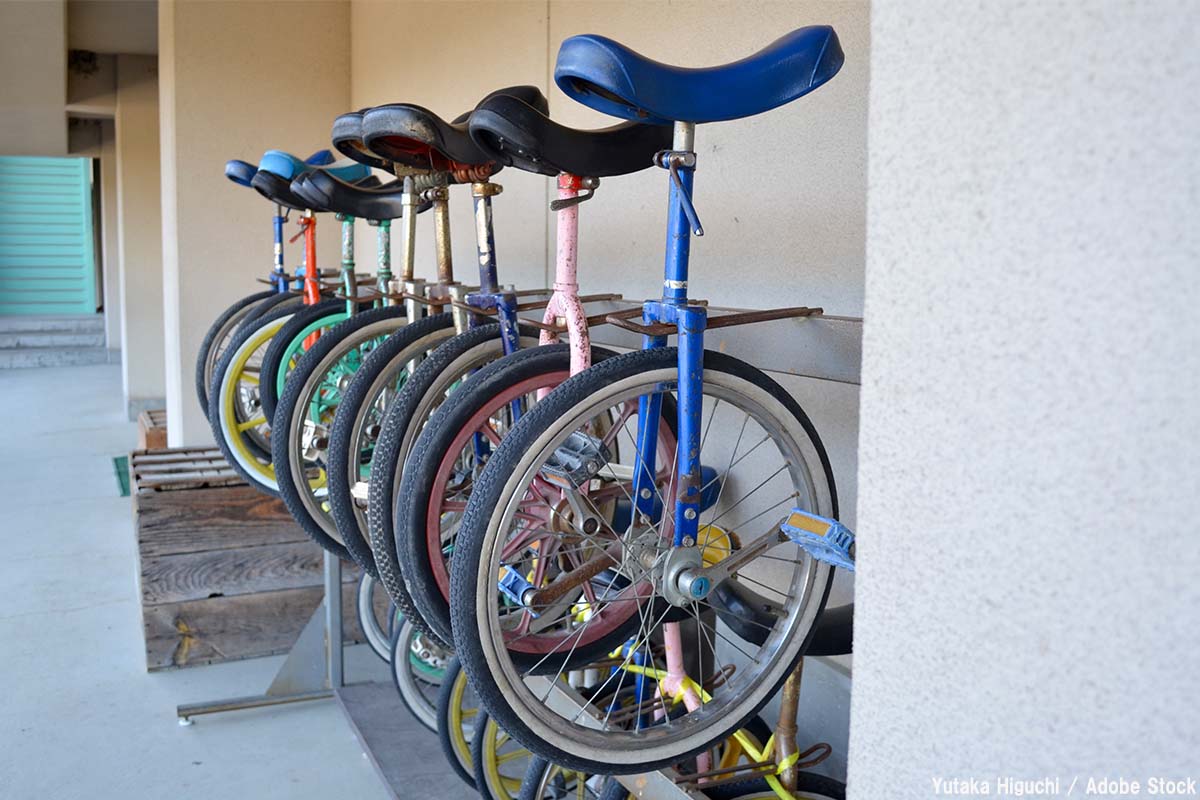 一輪車の練習方法は？乗り方のコツをご紹介【意外なリユース品】