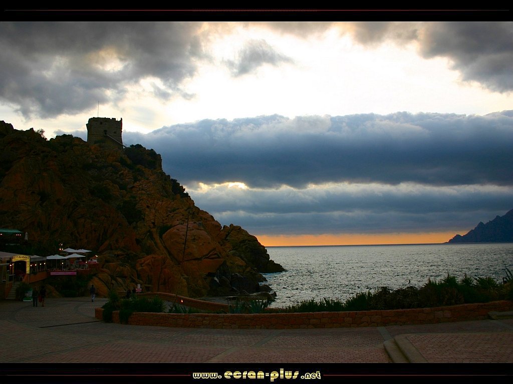 Ecran + Plus __ Coucher de soleil sur le golfe de Porto
