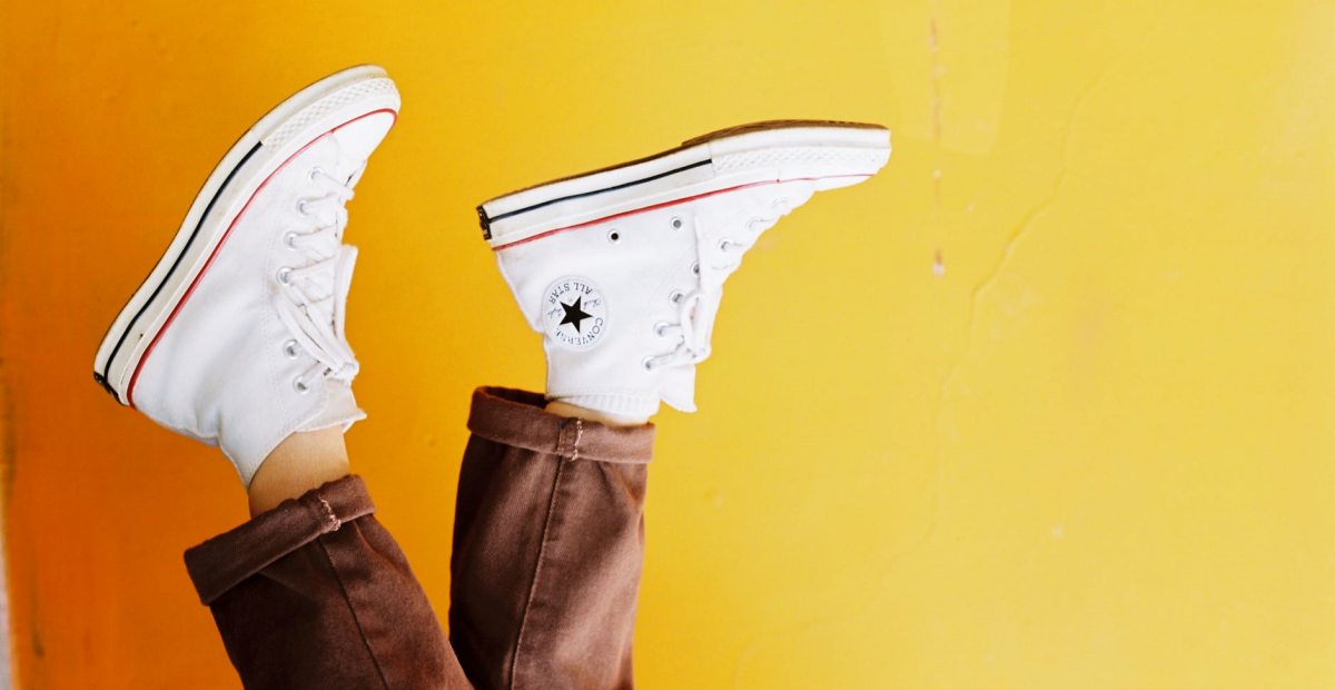 11 Cara Membersihkan Sepatu Putih yang Menguning Tokopedia Blog