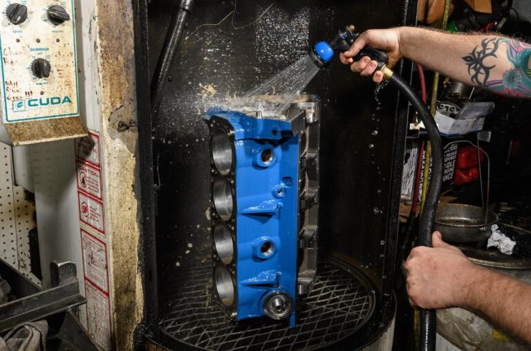 How to Clean an Engine Block: Tips for Sparkling Engine Performance - Ecsi