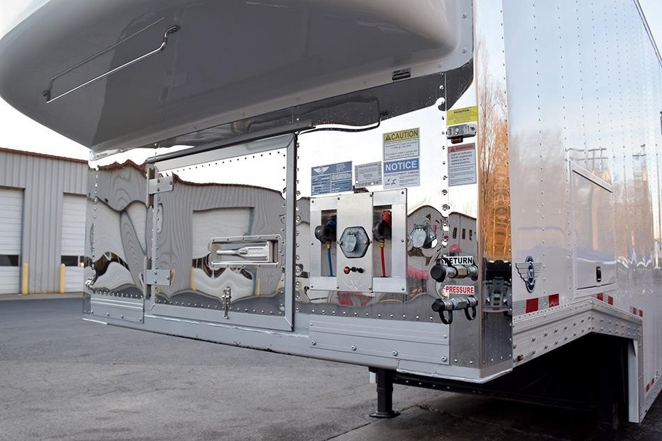 Enclosed Trailer 2023 White Kentucky XL12 (19.5" tires)