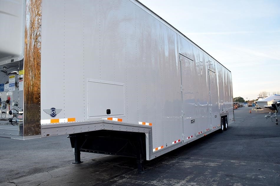 Enclosed Trailer 2023 White Kentucky XL12 (19.5" tires)