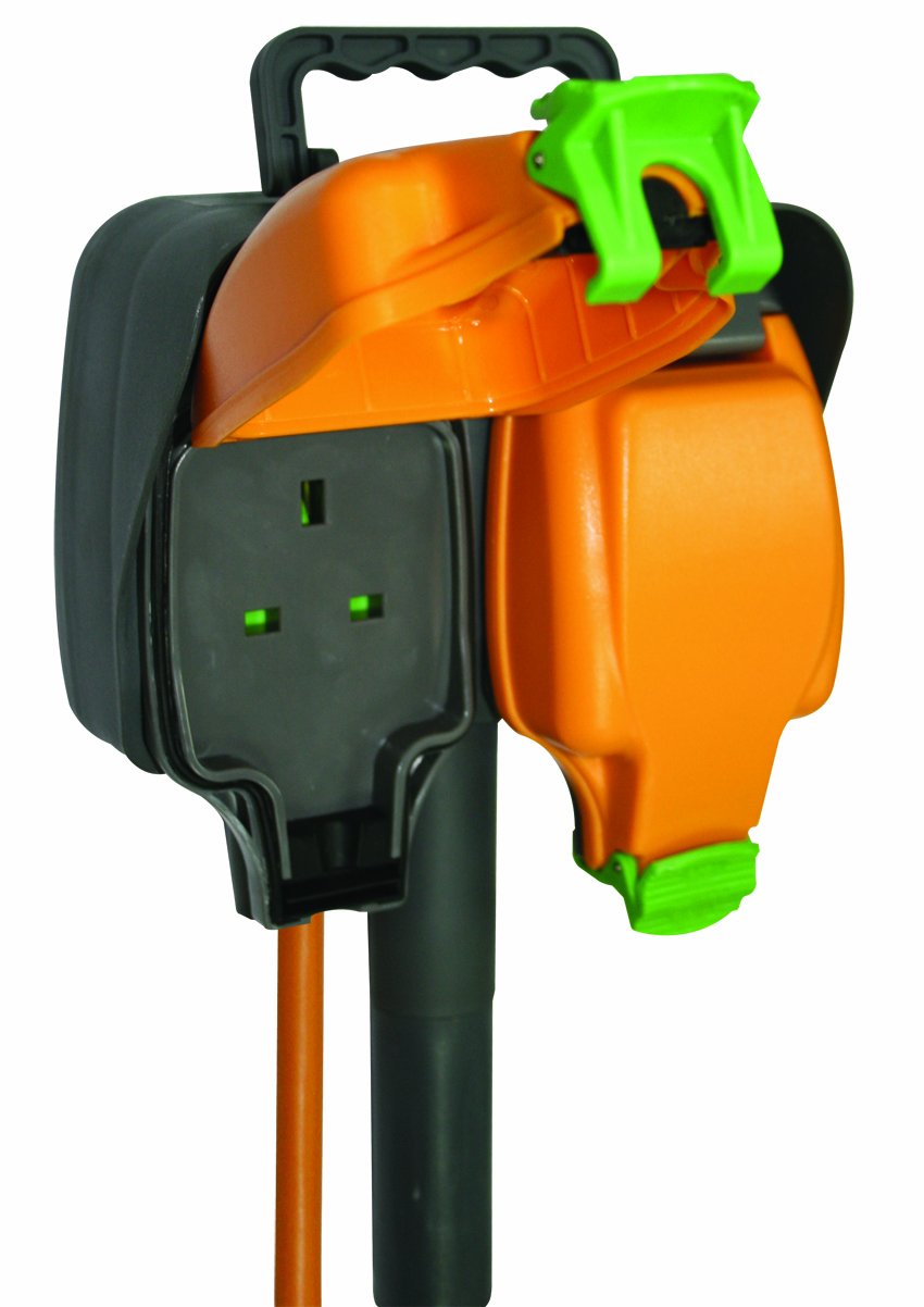 Masterplug Garden Spike with 2 Weatherproof Sockets and 15m Extension