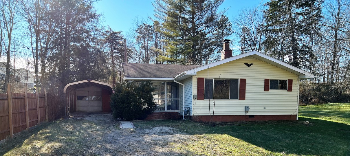 ABSOLUTE GLOUSTER ONLINE REAL ESTATE AUCTION Ends 2/16/2022 Ed and