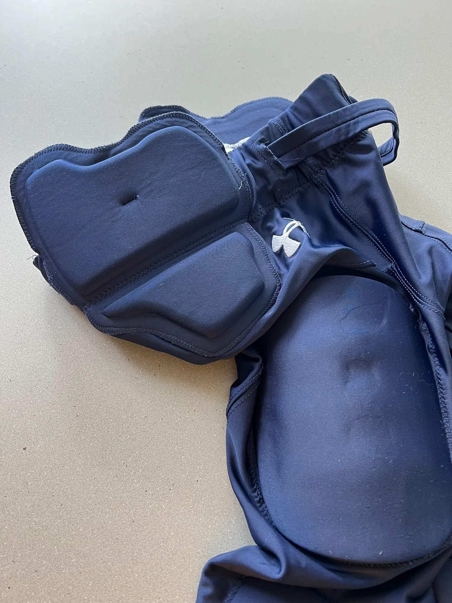 Top more than 143 under armour youth football pants best in.eteachers