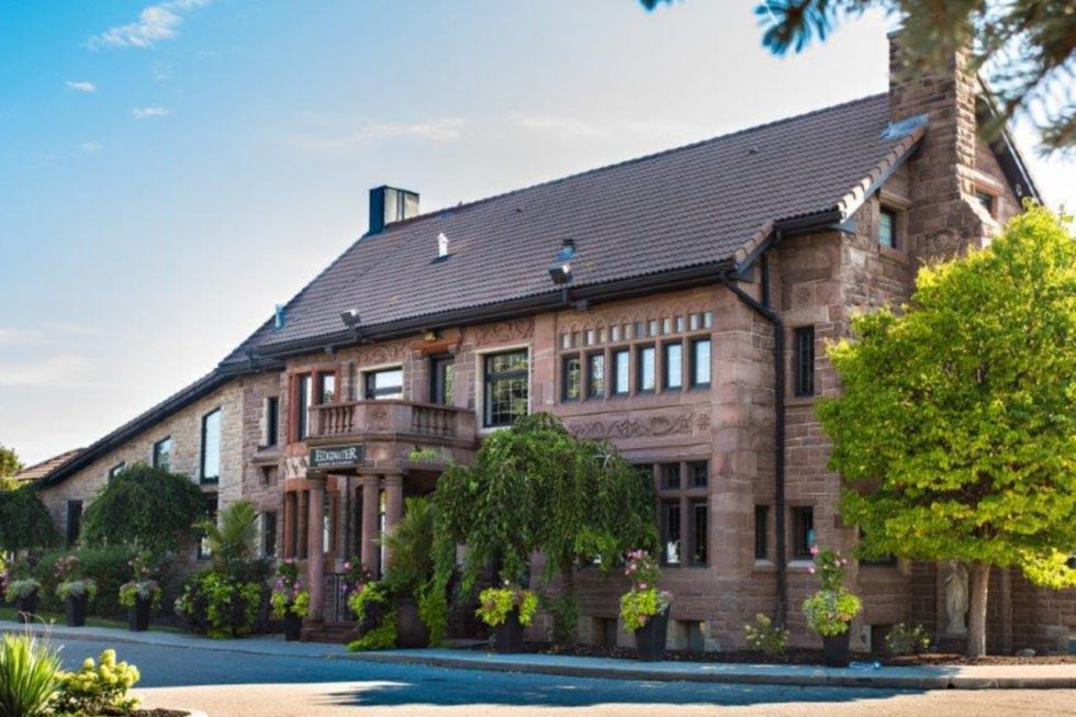 Home Edgewater Manor