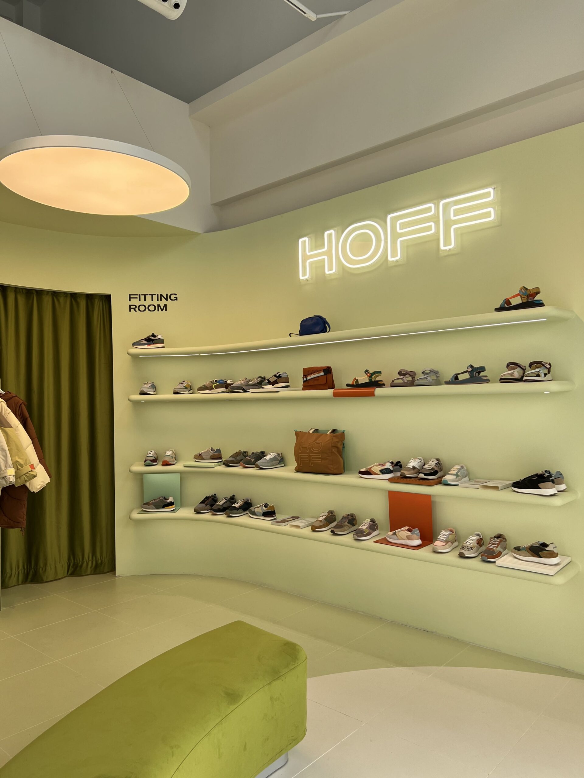 Hoff inaugura boutique en La Roca Village Ediciones Sibila