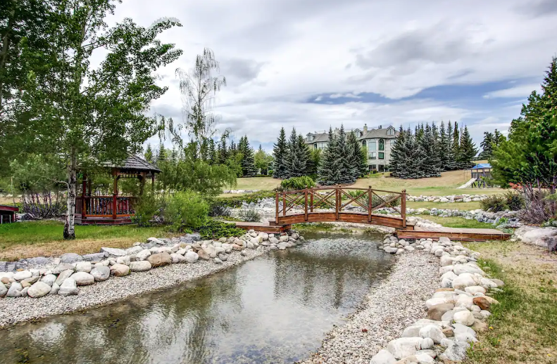 Vacation of the Week Grand Castle on Ghost Lake Edify.