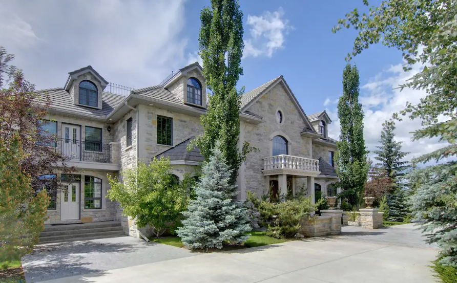 Vacation of the Week Grand Castle on Ghost Lake Edify.